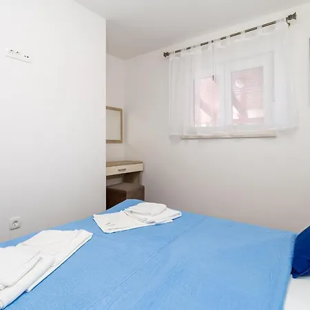 Apartman Gorgeous In With Kitchen